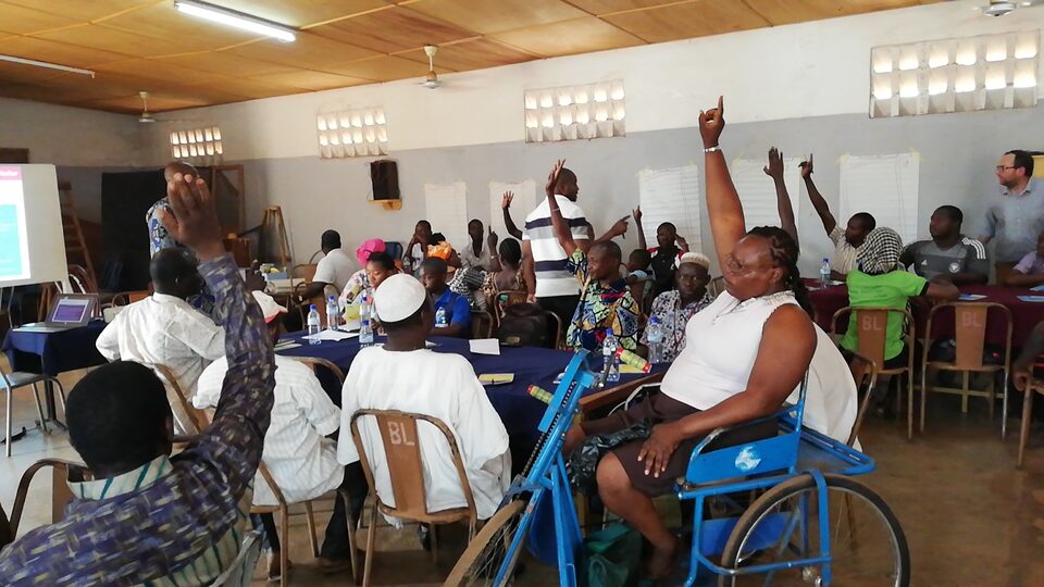 Atelier de co-conception où les usagers votent pour les équipements jugés prioritaires